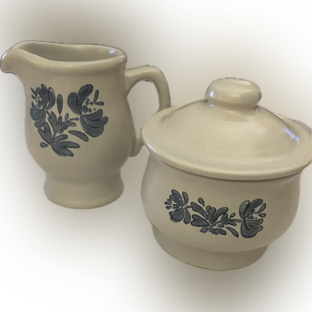 Vintage Pfaltzgraff Yorktowne Sugar Bowl 7-22 with lid and Creamer 7-24 Set - - Picture 7 of 8